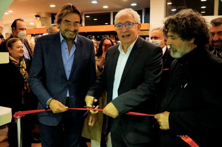 Με κάθε επισημότητα πραγματοποιήθηκαν τα εγκαίνια της 60ης Πανελλήνιας Έκθεσης Κεραμεικής