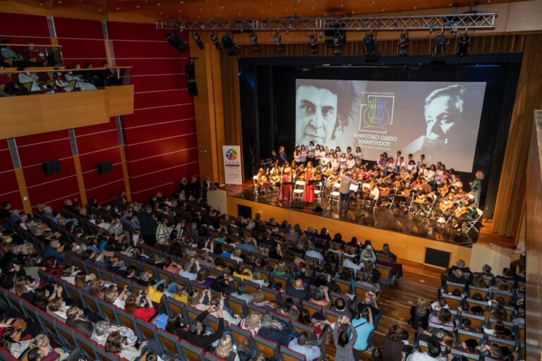 Πλήθος κόσμου στη μεγάλη συναυλία 100 Κιθαριστών «Φθινοπωρινές Νότες» του Δημοτικού Ωδείου Αμαρουσίου