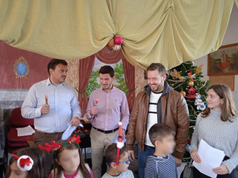 Κοντά στα παιδιά του Σικιαριδείου Ιδρύματος βρέθηκαν μαθητές του 15ου Δημοτικού Σχολείου και μέλη του Forum Νέων του Δήμου Αμαρουσίου