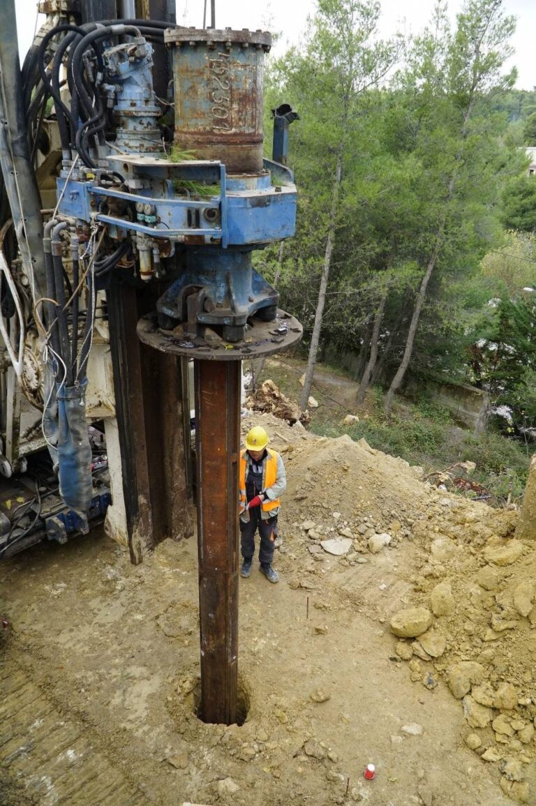 Σε εξέλιξη το έργο αποκατάστασης του πρανούς της οδού Ερεσσού στη Νέα Λέσβο