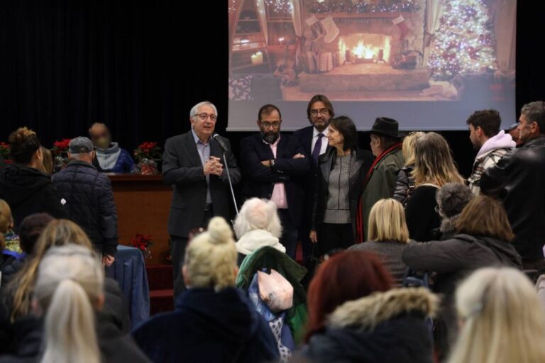 Δράση διανομής τροφίμων από το Κοινωνικό Παντοπωλείο του Δήμου και παραλαβή δωροεπιταγών από 300 Μαρουσιώτικες Οικογένειες