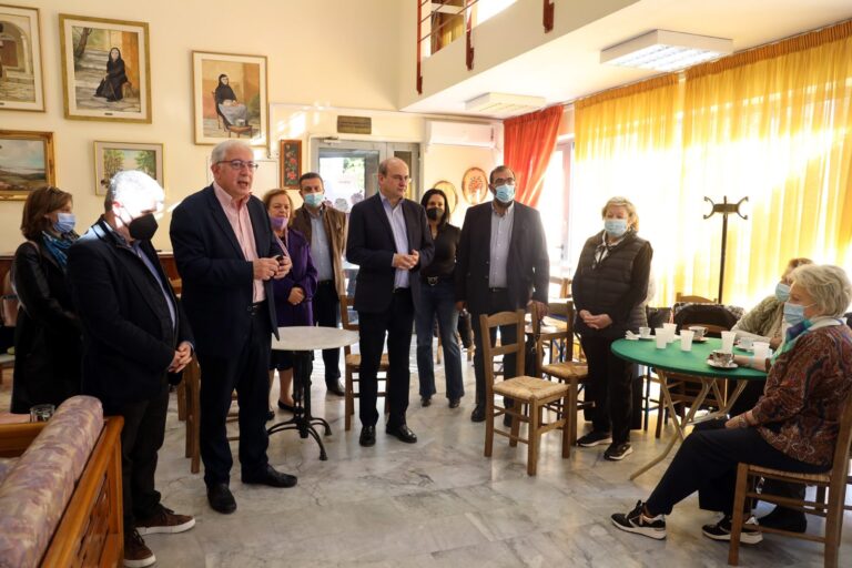 Επίσκεψη του Υπουργού Εργασίας και Κοινωνικών Υποθέσεων Κωστή Χατζηδάκη στο κεντρικό ΚΑΠΗ της πόλης
