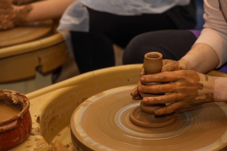 Με βιωματικό τρόπο ήρθαν σε επαφή οι δημότες με την Κεραμική στις “Πολιτιστικές Διαδρομές” του Δήμου Αμαρουσίου