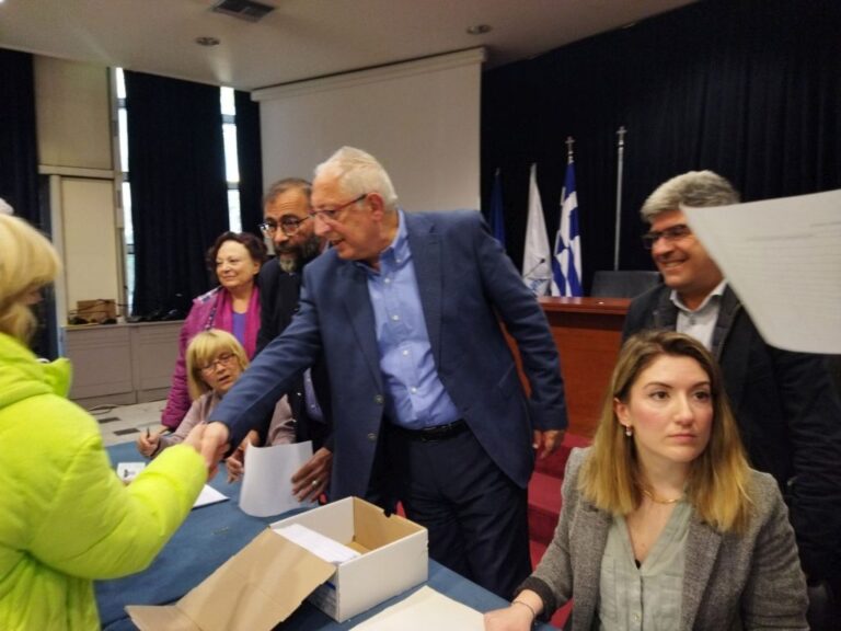 230 διατακτικές επιταγές για το Πάσχα παρέδωσε ο Δήμαρχος Αμαρουσίου σε ευπαθείς συμπολίτες