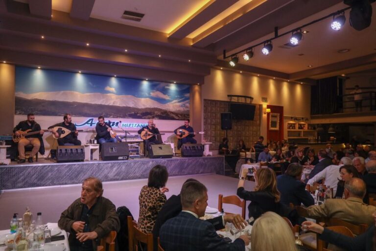 Με μεγάλη επιτυχία πραγματοποιήθηκε ο ετήσιος χορός της Ένωσης Κρητών Αμαρουσίου «Κρηταγενής Ζευς»