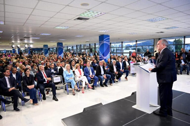 Μαζική η παρουσία του κόσμου στην κεντρική εκδήλωση του Παπαθανάση