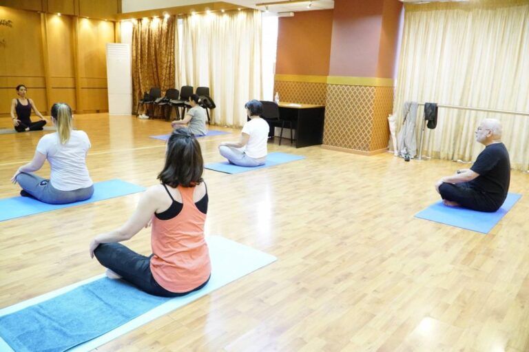 Με την παρουσίαση εναλλακτικής γυμναστικής (Yoga) συνεχίζονται οι εκδηλώσεις των Καλλιτεχνικών Τμημάτων