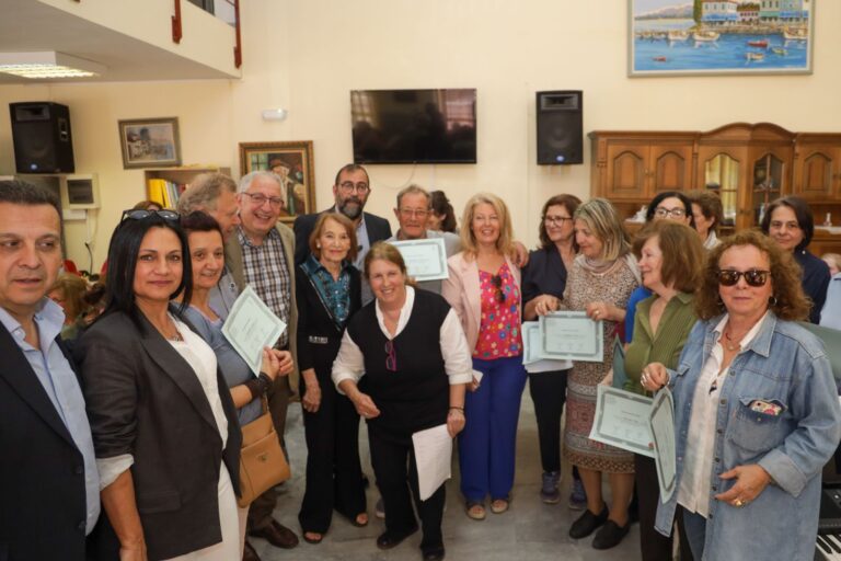 Αποφοίτηση και βράβευση των μελών των ΚΑΠΗ Αμαρουσίου από τα ξενόγλωσσα τμήματά τους