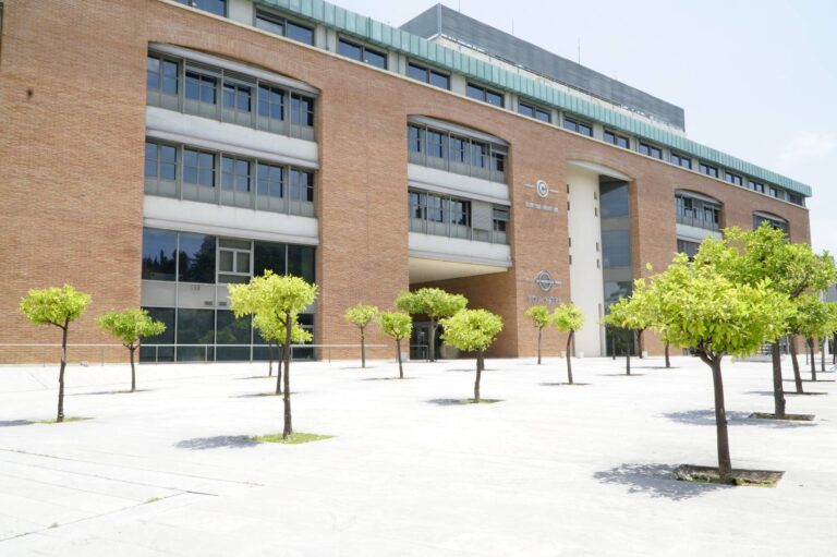 Με μεγάλη επιτυχία πραγματοποιήθηκε η Περιήγηση με θέμα «ΜΑΡΟΥΣΙ, ΟΨΕΙΣ ΤΗΣ ΣΥΓΧΡΟΝΗΣ ΠΟΛΗΣ. Η ΝΕΑ ΑΡΧΙΤΕΚΤΟΝΙΚΗ»