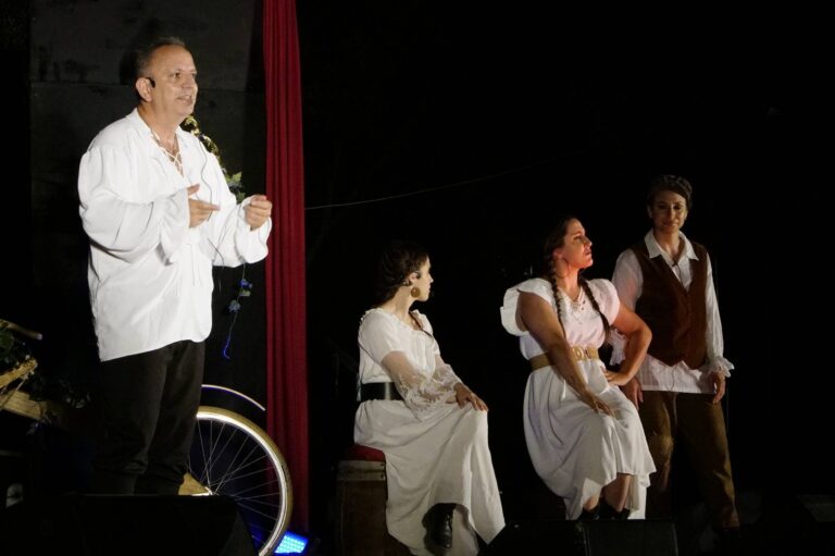 Κέρδισε το κοινό η πρωτότυπη κωμωδία «Shakesbeeries» στο Αίθριο Θέατρο Αμαρουσίου