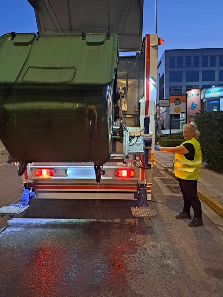 Δήμος Αμαρουσίου: Αποφεύγουμε να κατεβάσουμε σκουπίδια λόγω πυρκαγιάς στη μονάδα υποδοχής απορριμμάτων
