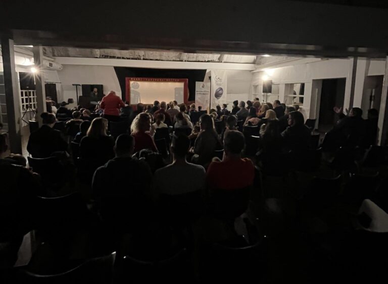 Πλήθος κόσμου στις τρεις παραστάσεις του Θεάτρου Σκιών από το Σπαθάρειο Μουσείο Θεάτρου Σκιών