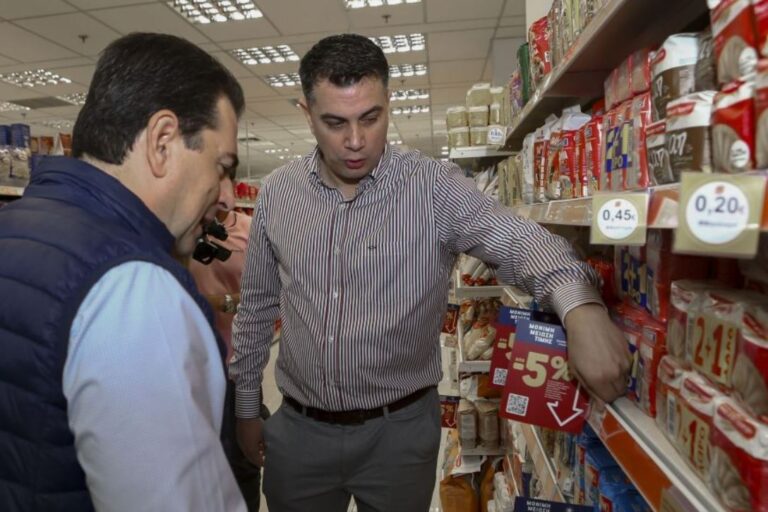 Σκρέκας: Αυτοψία σε σούπερ μάρκετ στο Μαρούσι – “Θα ζητήσουμε από τις εταιρείες άμεση διόρθωση τιμών”