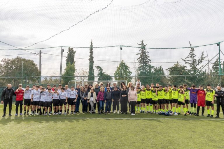 Οι νεαροί αθλητές έπαιξαν για τους μικρούς αγωνιστές με καρκίνο