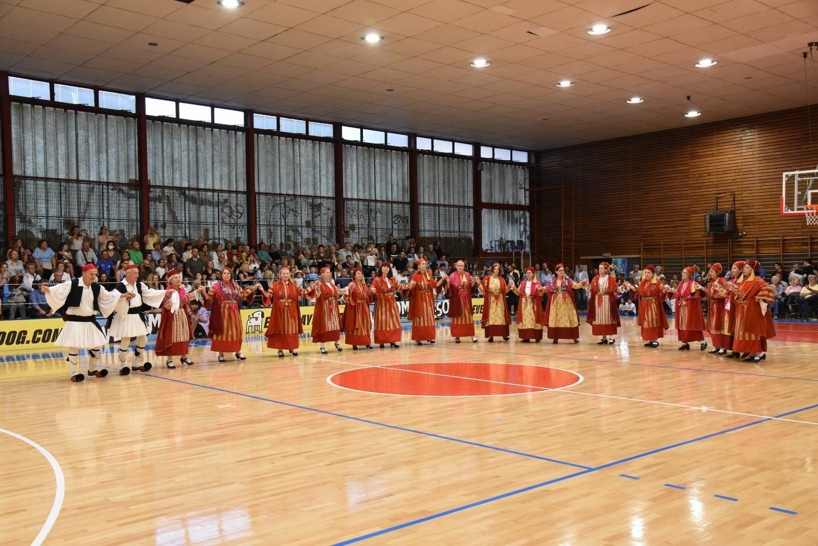 Εορτή Παραδοσιακών Χορών από τα προγράμματα παιδιών, ενηλίκων και ΚΑΠΗ του Δήμου Αμαρουσίου