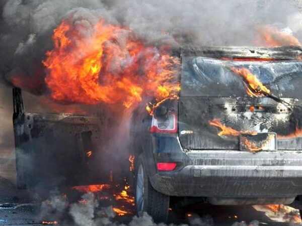 Μαρούσι: Στις φλόγες τυλίχθηκε αυτοκίνητο