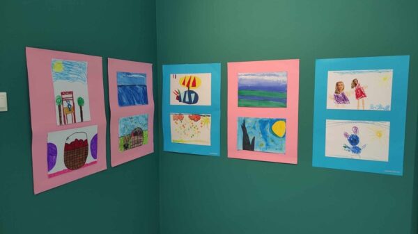 Εγκαίνια των εκθέσεων με τις δημιουργίες των σπουδαστών του τμήματος Παιδικής-Εφηβικής Ζωγραφικής και του τμήματος Κοπτικής Ραπτικής Ενηλίκων