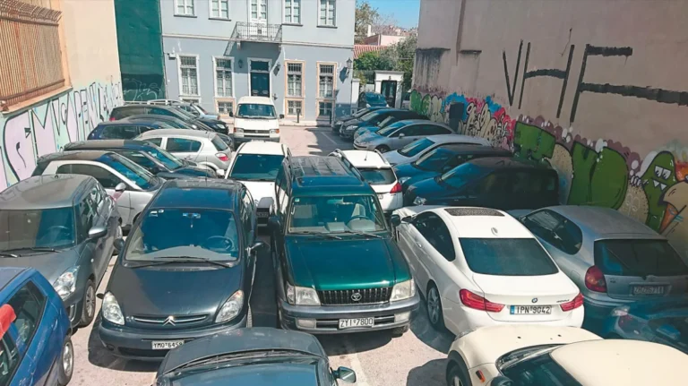 Μαρούσι: Ξέφυγαν οι τιμές στο πάρκινγκ