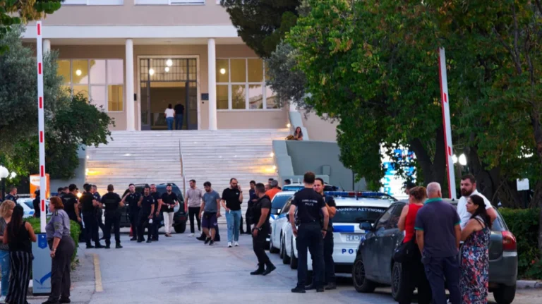 Μαρούσι: Φωτιά και καταστροφή σε κλινική στο Σισμανόγλειο